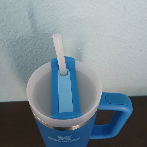 The Quencher H2.0 Flowstate™ Tumbler | 30 OZ Blue - Picture 5 of 12